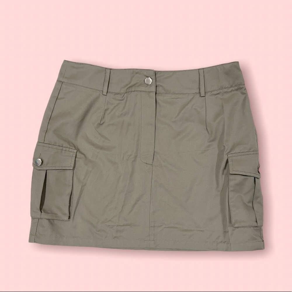 SHEIN X Kimberlv Loaiza Flap Pocket Side Skirt
Army Green / Size 12 - XL